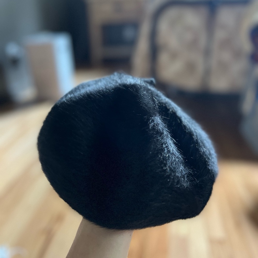 Classic black faux fur beret | OS - Picture 3 of 4
